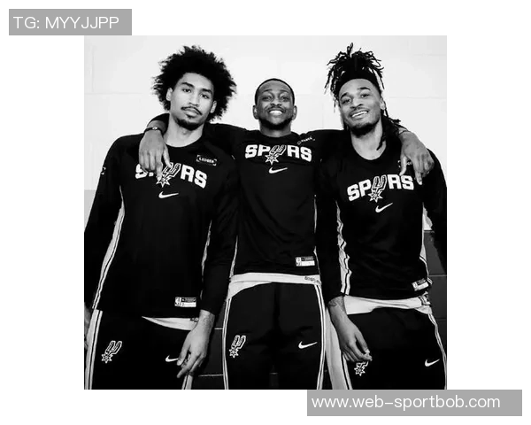 哈珀谈与福克斯卡斯尔的默契配合与团队精神展现 哈珀谈与福克斯卡斯尔的默契配合与团队精神展现