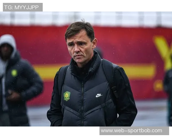 拉米罗首次公开带队训练分组对抗战术布局引关注 拉米罗首次公开带队训练分组对抗战术布局引关注