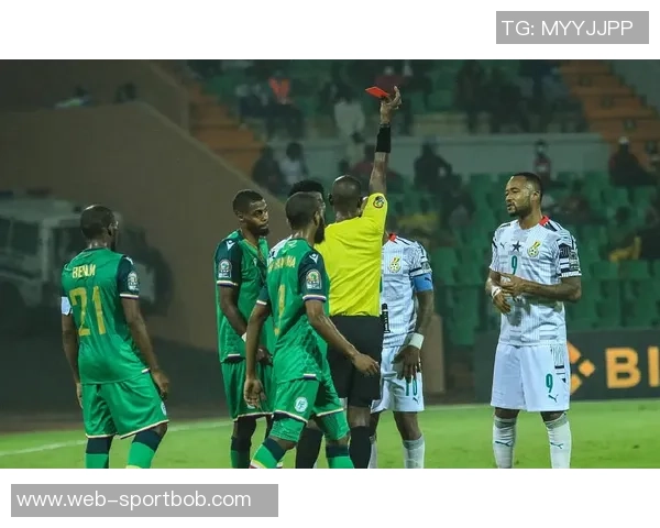 彪马推出2025非洲杯决赛专用足球彰显品牌独特魅力与决胜时刻的激情